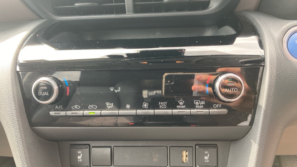 Toyota Yaris Cross 1.5 Hybrid Excel 5dr CVT Hybrid Estate - Image 50