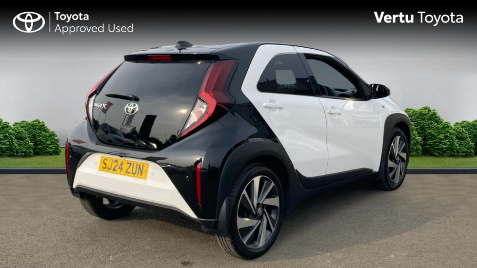 Toyota Aygo X 1.0 VVT-i Edge 5dr Auto Petrol Hatchback - Image 2