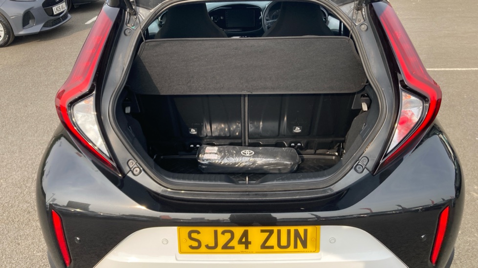 Toyota Aygo X 1.0 VVT-i Edge 5dr Auto Petrol Hatchback - Image 13