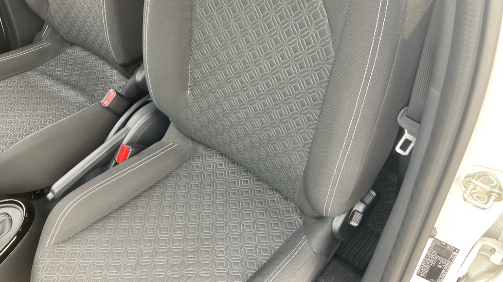 Toyota Aygo X 1.0 VVT-i Edge 5dr Auto Petrol Hatchback - Image 14