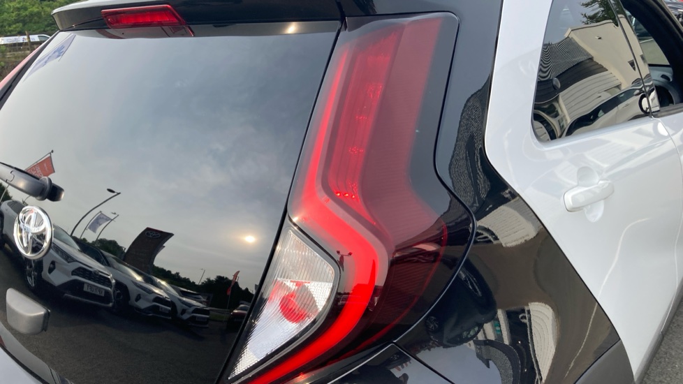 Toyota Aygo X 1.0 VVT-i Edge 5dr Auto Petrol Hatchback - Image 21