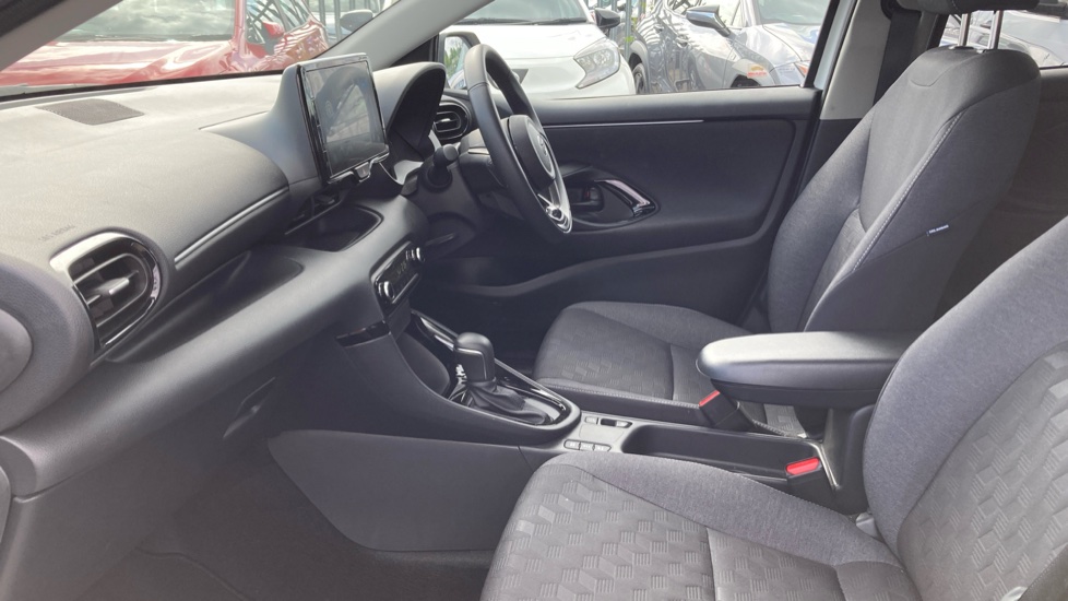 Toyota Yaris 1.5 Hybrid Design 5dr CVT Hybrid Hatchback - Image 5
