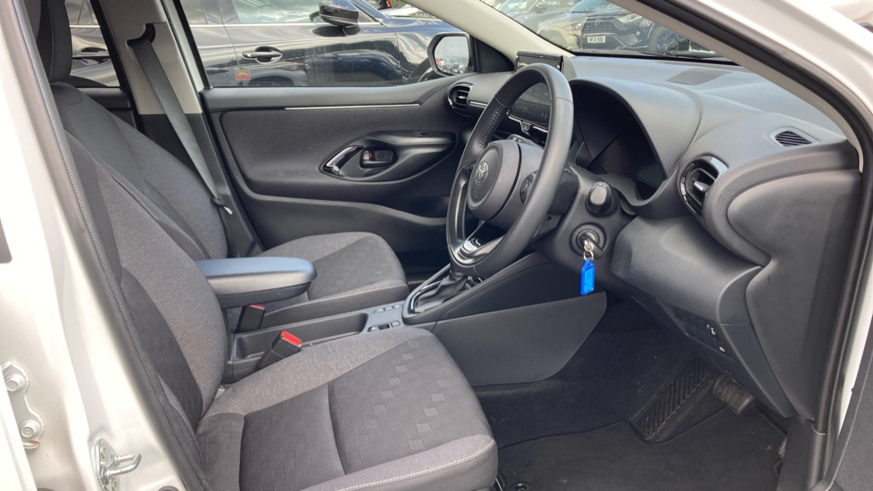 Toyota Yaris 1.5 Hybrid Design 5dr CVT Hybrid Hatchback - Image 12
