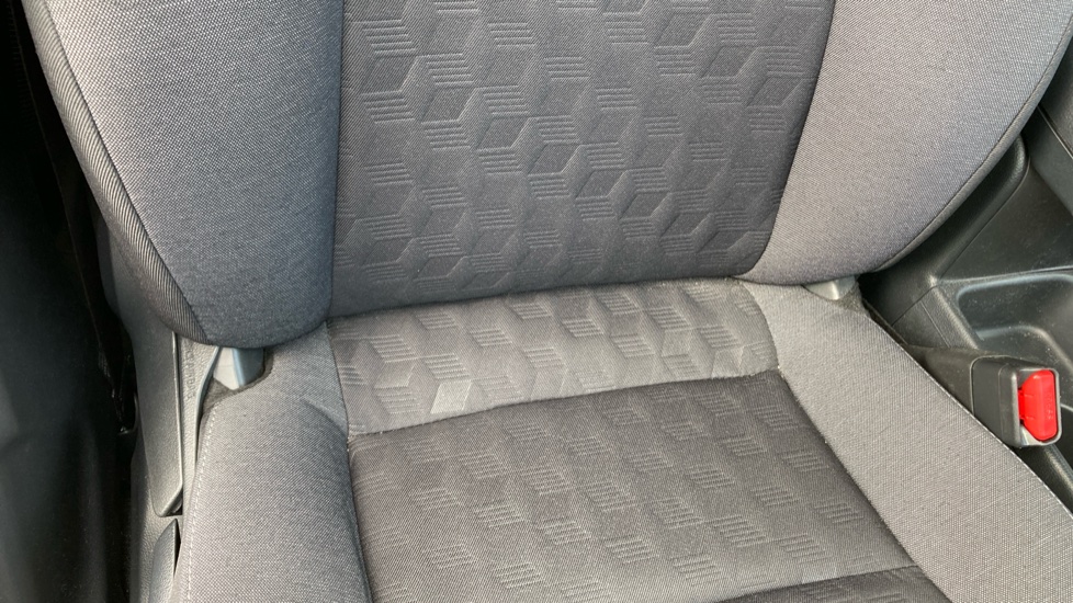 Toyota Yaris 1.5 Hybrid Design 5dr CVT Hybrid Hatchback - Image 14