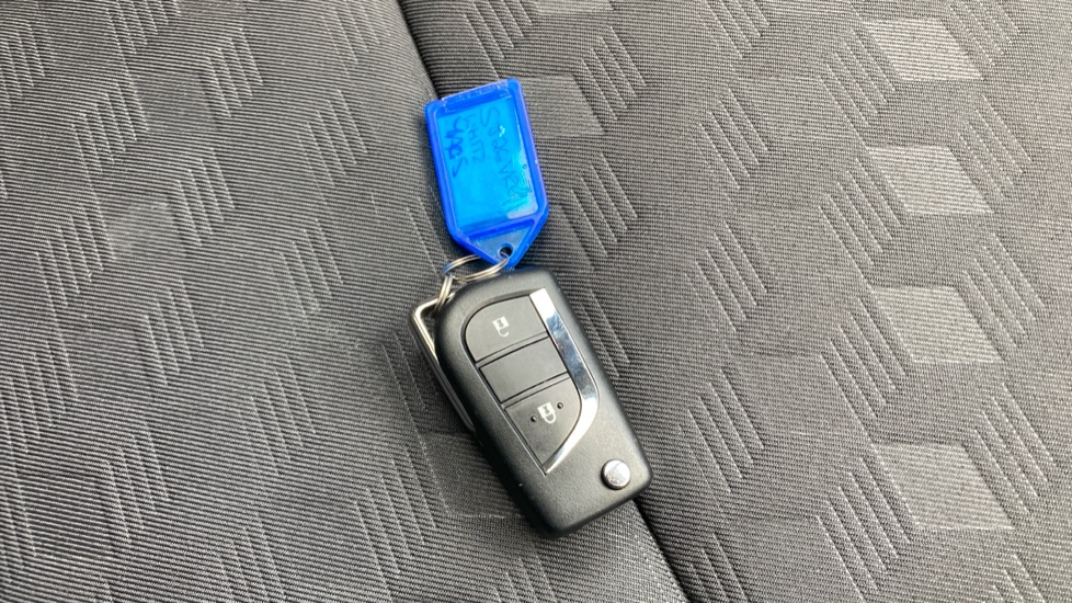Toyota Yaris 1.5 Hybrid Design 5dr CVT Hybrid Hatchback - Image 28