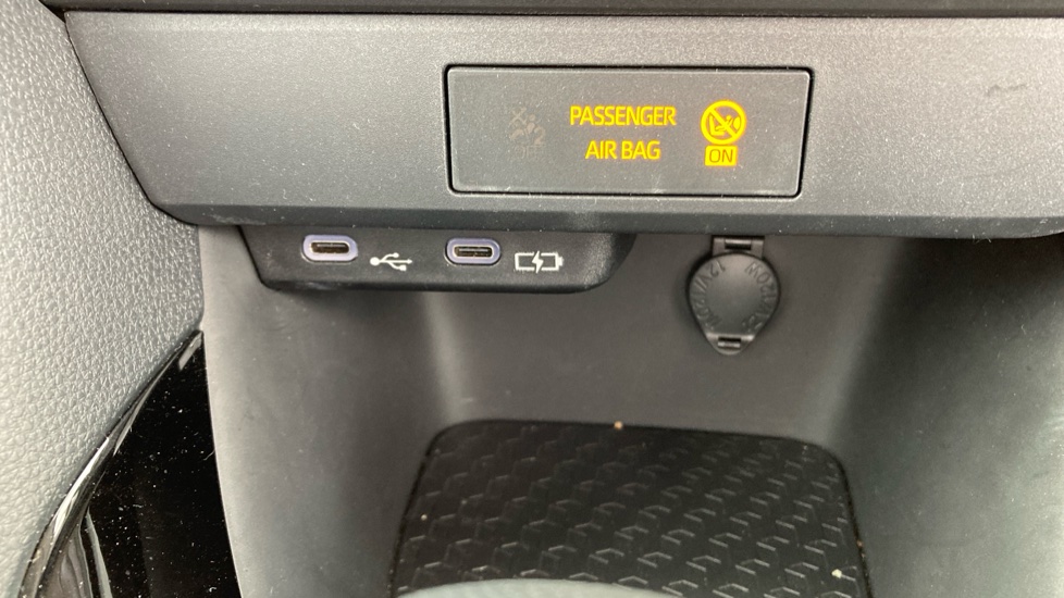 Toyota Yaris 1.5 Hybrid Design 5dr CVT Hybrid Hatchback - Image 35