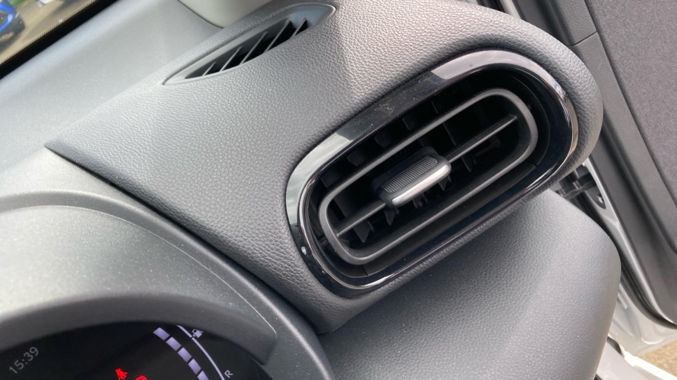 Toyota Yaris 1.5 Hybrid Design 5dr CVT Hybrid Hatchback - Image 39