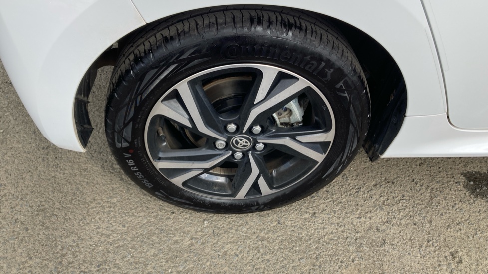 Toyota Yaris 1.5 Hybrid Design 5dr CVT Hybrid Hatchback - Image 43
