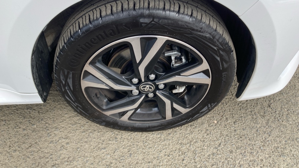 Toyota Yaris 1.5 Hybrid Design 5dr CVT Hybrid Hatchback - Image 44