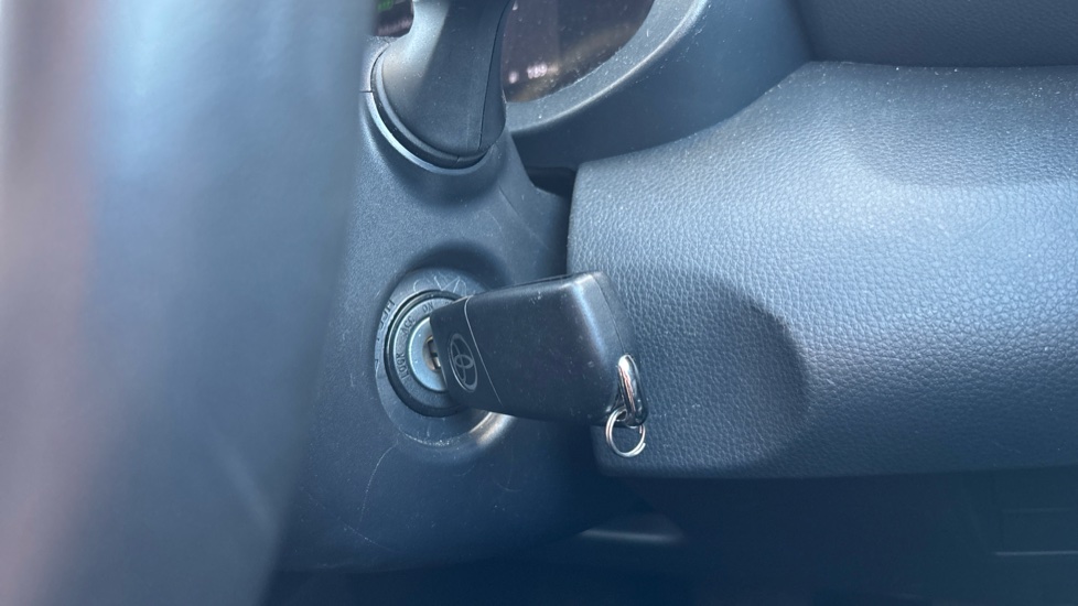 Toyota Yaris 1.5 Hybrid Design 5dr CVT Hybrid Hatchback - Image 16