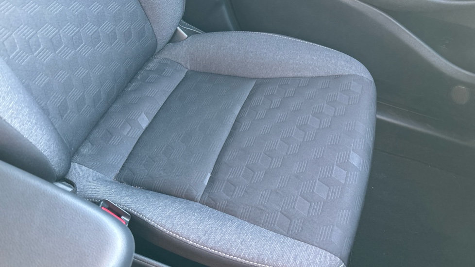 Toyota Yaris 1.5 Hybrid Design 5dr CVT Hybrid Hatchback - Image 17