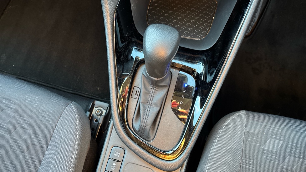 Toyota Yaris 1.5 Hybrid Design 5dr CVT Hybrid Hatchback - Image 18