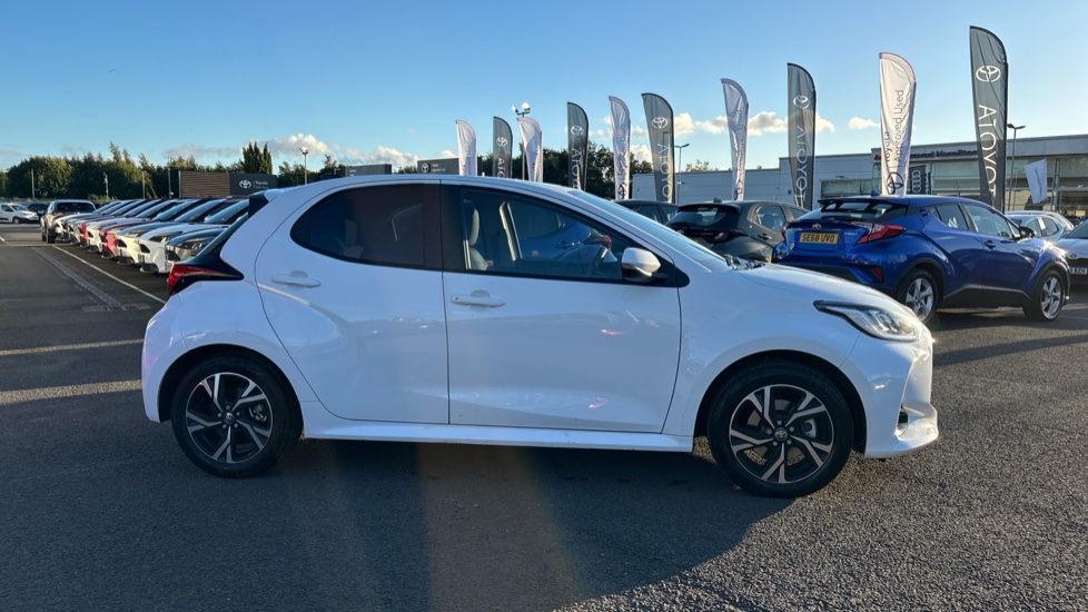 Toyota Yaris 1.5 Hybrid Design 5dr CVT Hybrid Hatchback - Image 23
