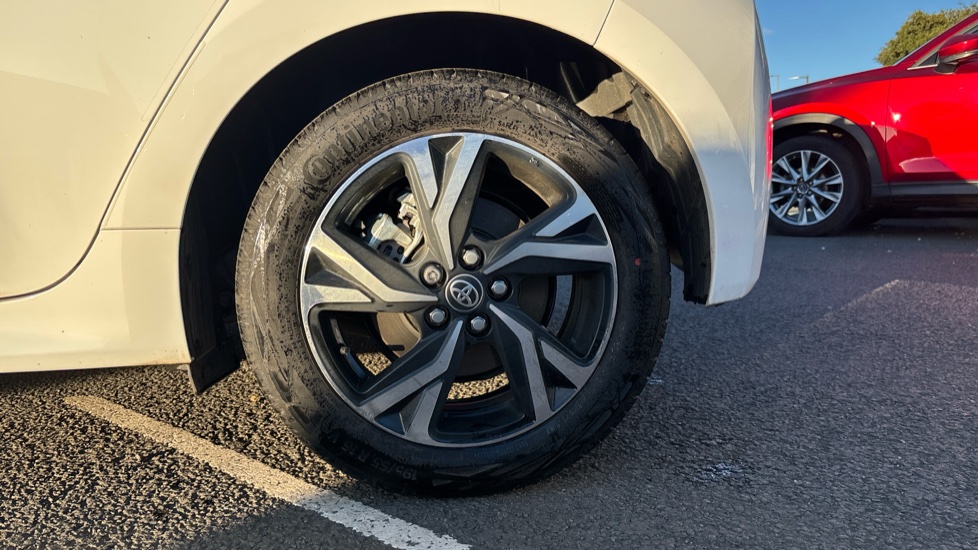Toyota Yaris 1.5 Hybrid Design 5dr CVT Hybrid Hatchback - Image 25