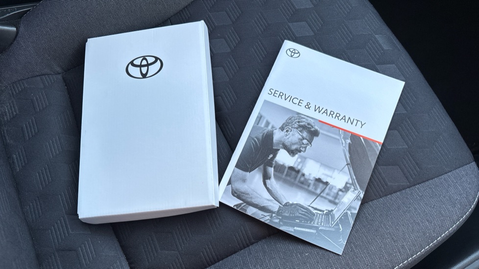 Toyota Yaris 1.5 Hybrid Design 5dr CVT Hybrid Hatchback - Image 27