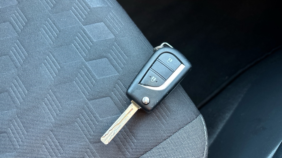 Toyota Yaris 1.5 Hybrid Design 5dr CVT Hybrid Hatchback - Image 28