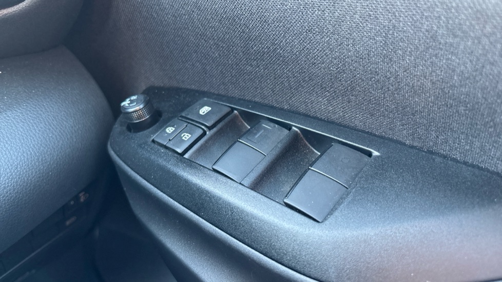 Toyota Yaris 1.5 Hybrid Design 5dr CVT Hybrid Hatchback - Image 34