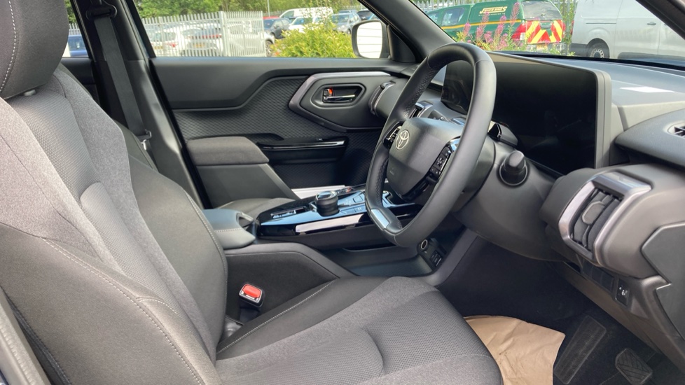 Toyota Urbancruiser 128kW Design 61kWh 5dr Auto Electric Estate - Image 12