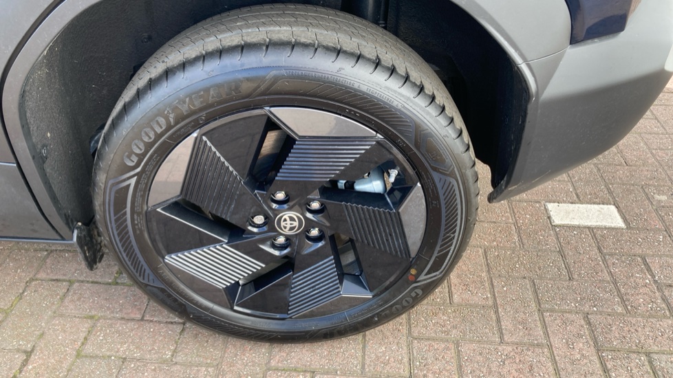 Toyota Urbancruiser 128kW Design 61kWh 5dr Auto Electric Estate - Image 29