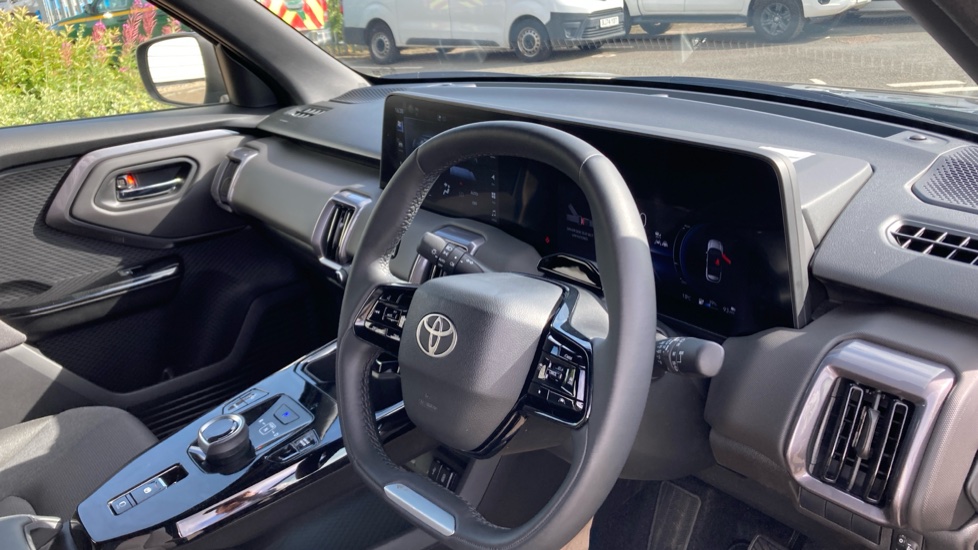 Toyota Urbancruiser 128kW Design 61kWh 5dr Auto Electric Estate - Image 46