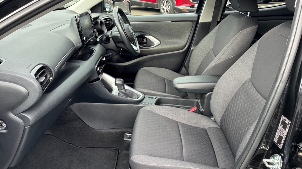 Toyota Yaris 1.5 Hybrid Design 5dr CVT Hybrid Hatchback - Image 5