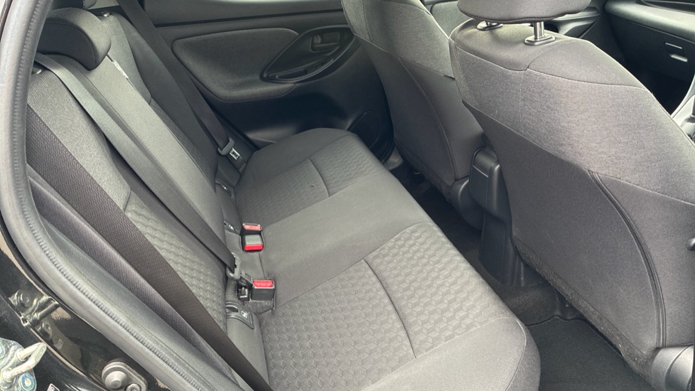 Toyota Yaris 1.5 Hybrid Design 5dr CVT Hybrid Hatchback - Image 8