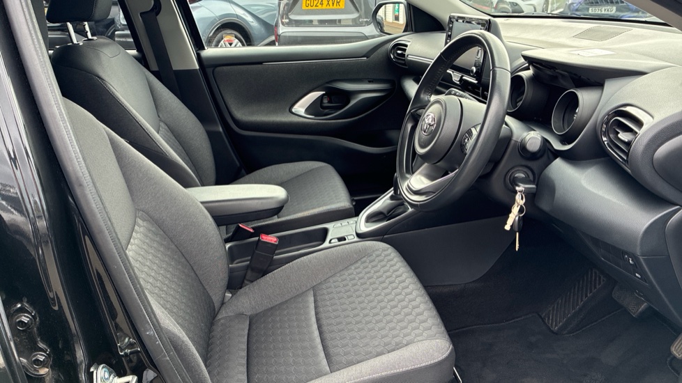 Toyota Yaris 1.5 Hybrid Design 5dr CVT Hybrid Hatchback - Image 12