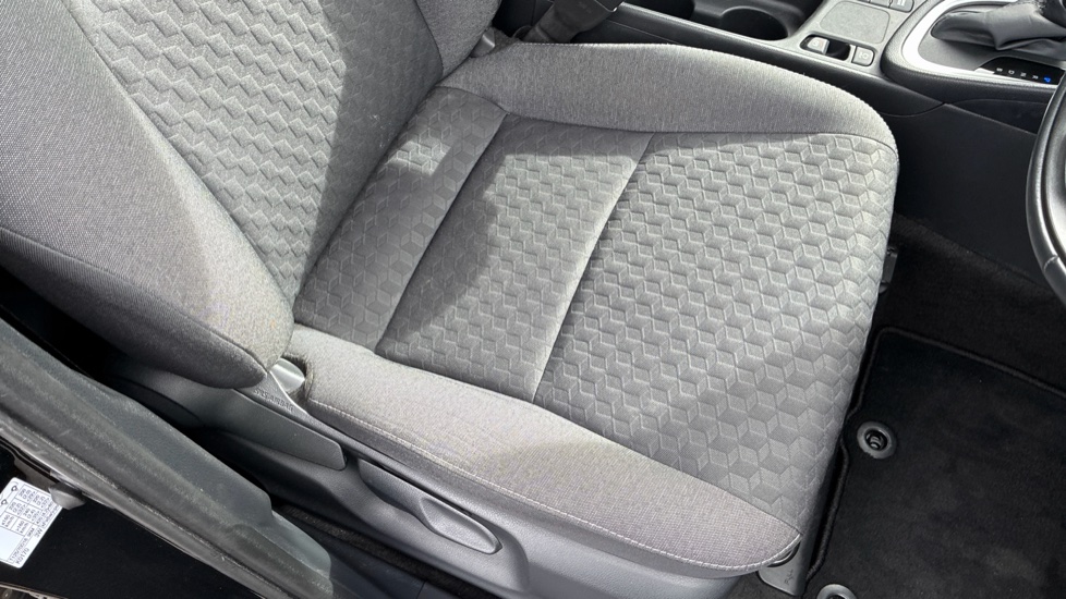 Toyota Yaris 1.5 Hybrid Design 5dr CVT Hybrid Hatchback - Image 17