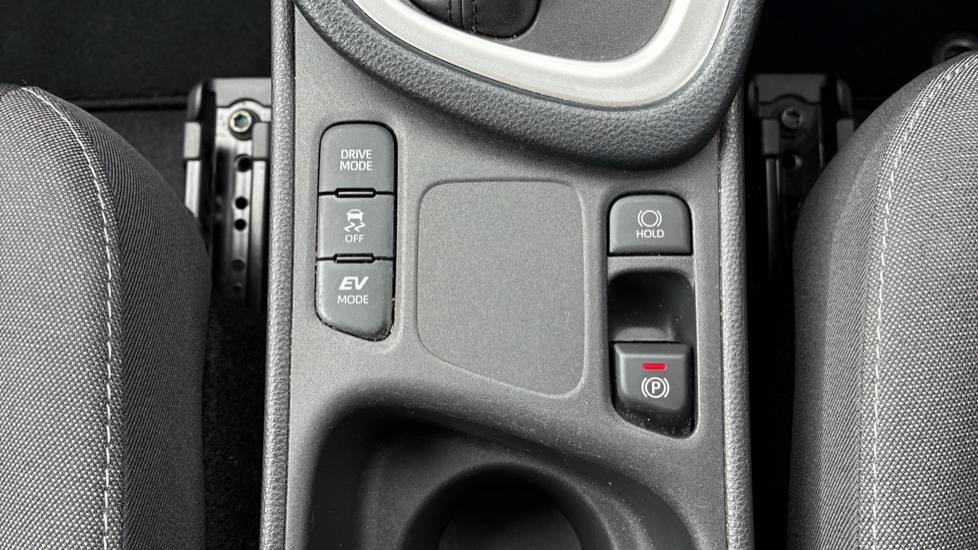 Toyota Yaris 1.5 Hybrid Design 5dr CVT Hybrid Hatchback - Image 31