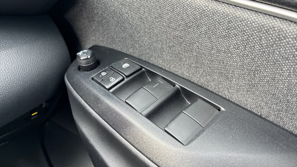 Toyota Yaris 1.5 Hybrid Design 5dr CVT Hybrid Hatchback - Image 33