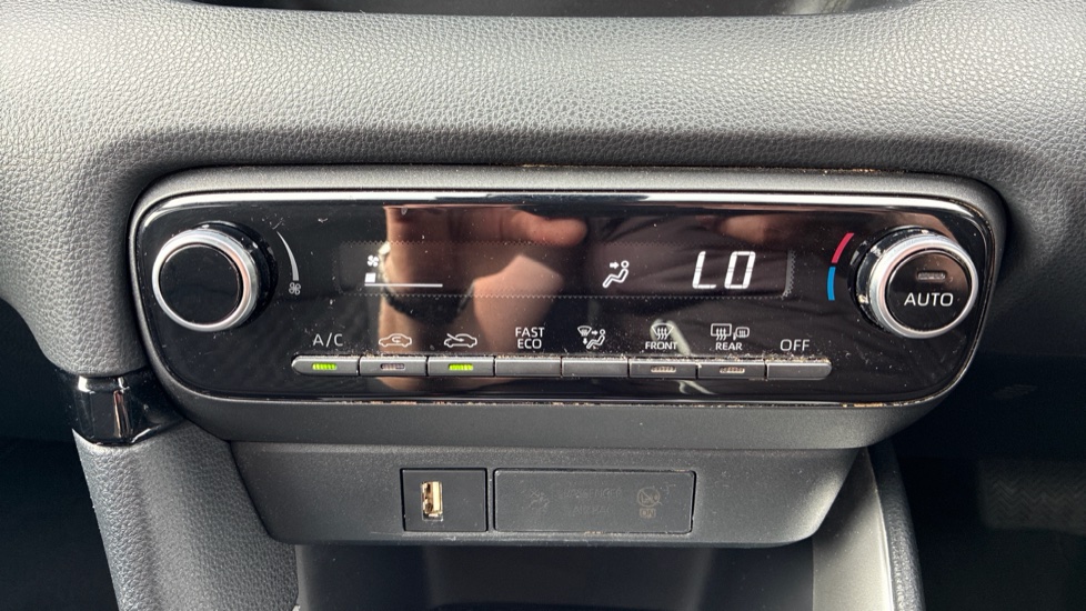 Toyota Yaris 1.5 Hybrid Design 5dr CVT Hybrid Hatchback - Image 36