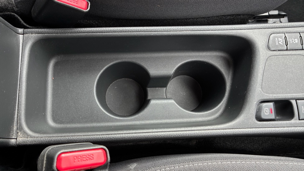 Toyota Yaris 1.5 Hybrid Design 5dr CVT Hybrid Hatchback - Image 39