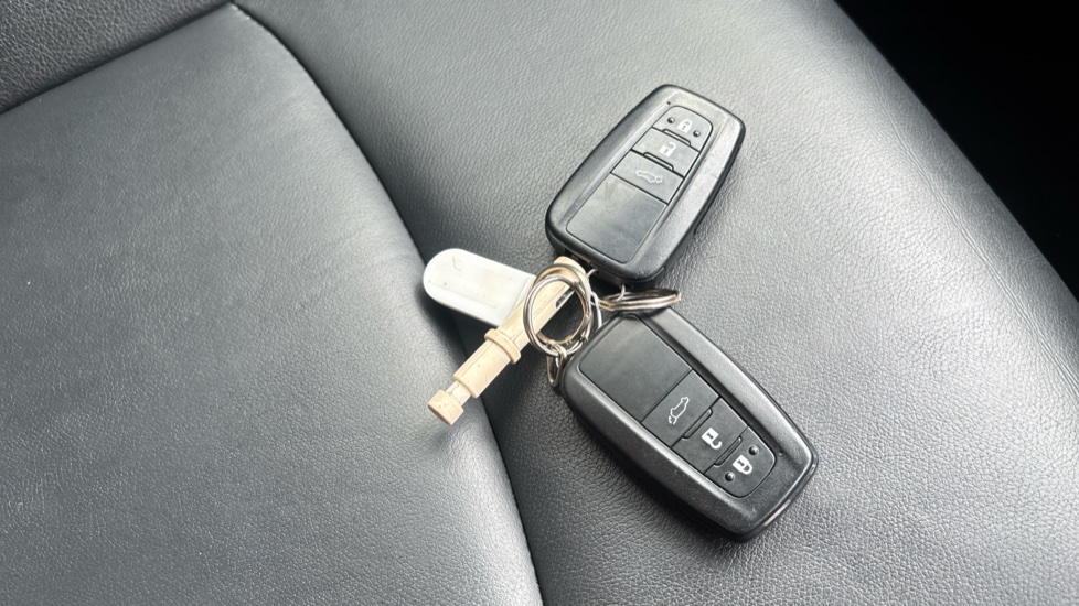 Toyota RAV4 2.5 VVT-i Hybrid Excel 5dr CVT [JBL] 2WD Hybrid Estate - Image 28