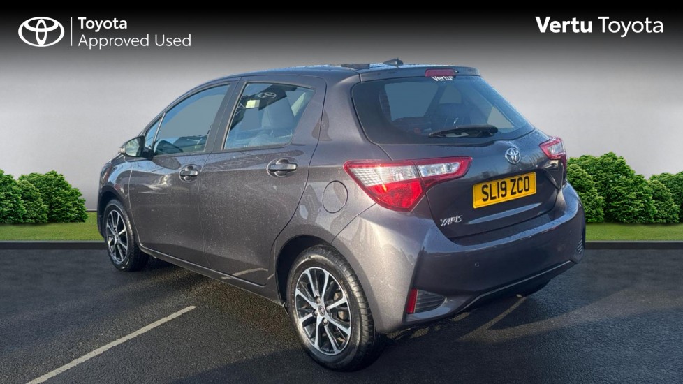 Toyota Yaris 1.5 VVT-i Icon Tech 5dr Petrol Hatchback - Image 4