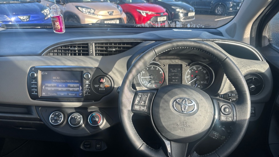 Toyota Yaris 1.5 VVT-i Icon Tech 5dr Petrol Hatchback - Image 5