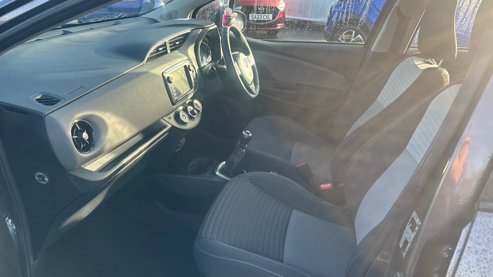 Toyota Yaris 1.5 VVT-i Icon Tech 5dr Petrol Hatchback - Image 10