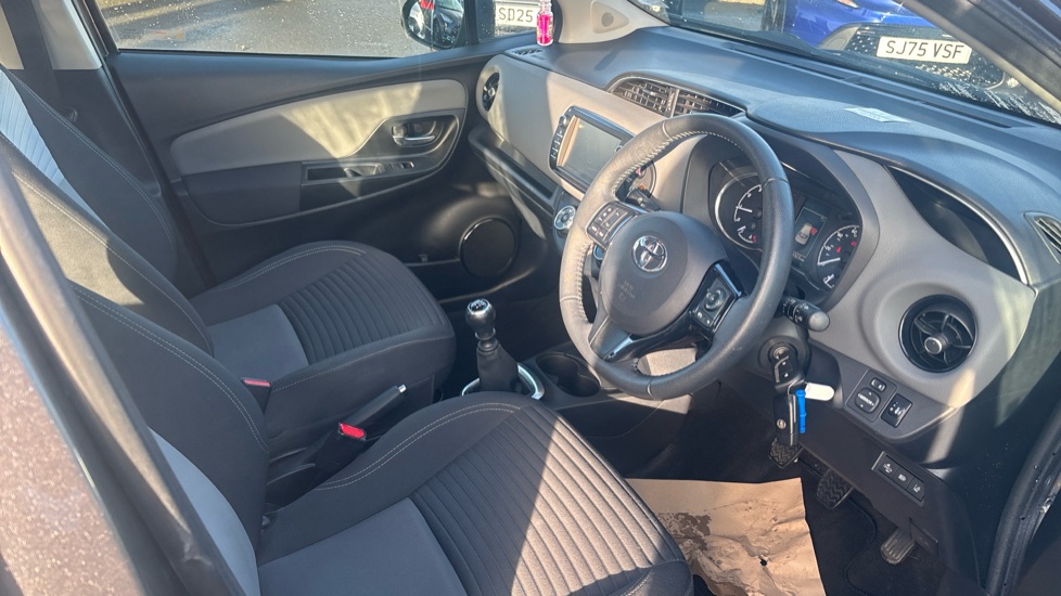 Toyota Yaris 1.5 VVT-i Icon Tech 5dr Petrol Hatchback - Image 11