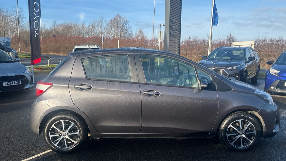 Toyota Yaris 1.5 VVT-i Icon Tech 5dr Petrol Hatchback - Image 16
