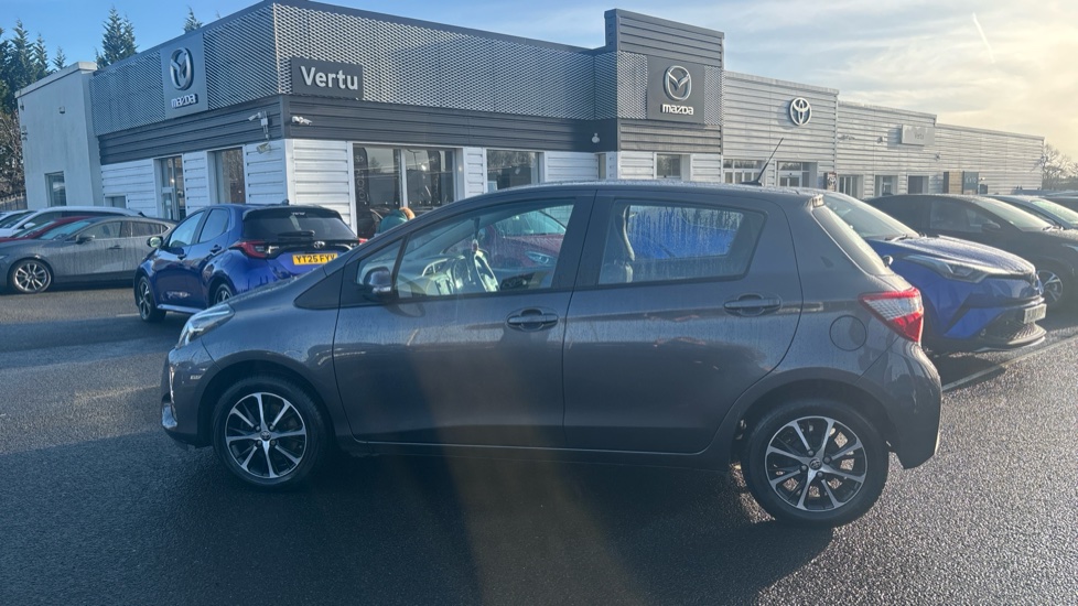 Toyota Yaris 1.5 VVT-i Icon Tech 5dr Petrol Hatchback - Image 17