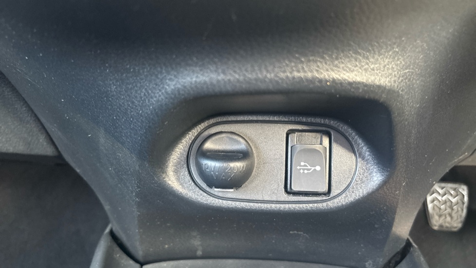 Toyota Yaris 1.5 VVT-i Icon Tech 5dr Petrol Hatchback - Image 21