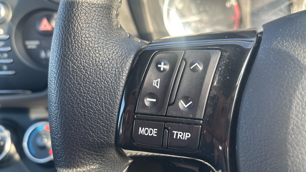 Toyota Yaris 1.5 VVT-i Icon Tech 5dr Petrol Hatchback - Image 23