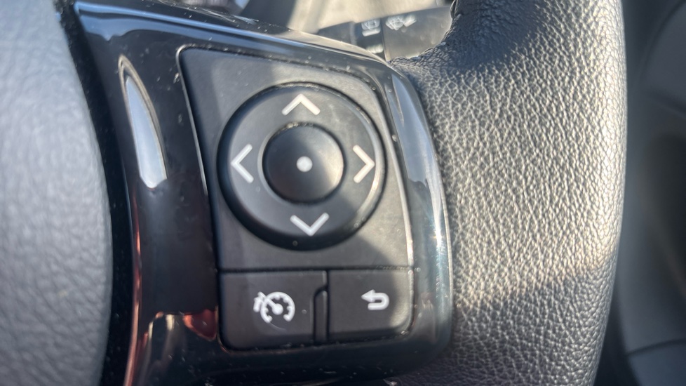 Toyota Yaris 1.5 VVT-i Icon Tech 5dr Petrol Hatchback - Image 24