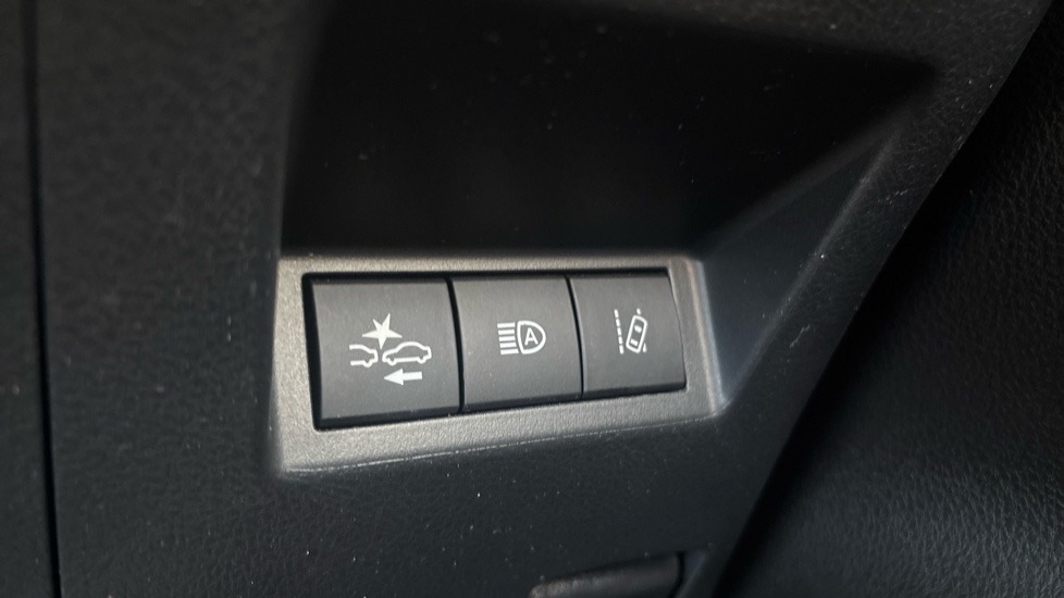 Toyota Yaris 1.5 VVT-i Icon Tech 5dr Petrol Hatchback - Image 28