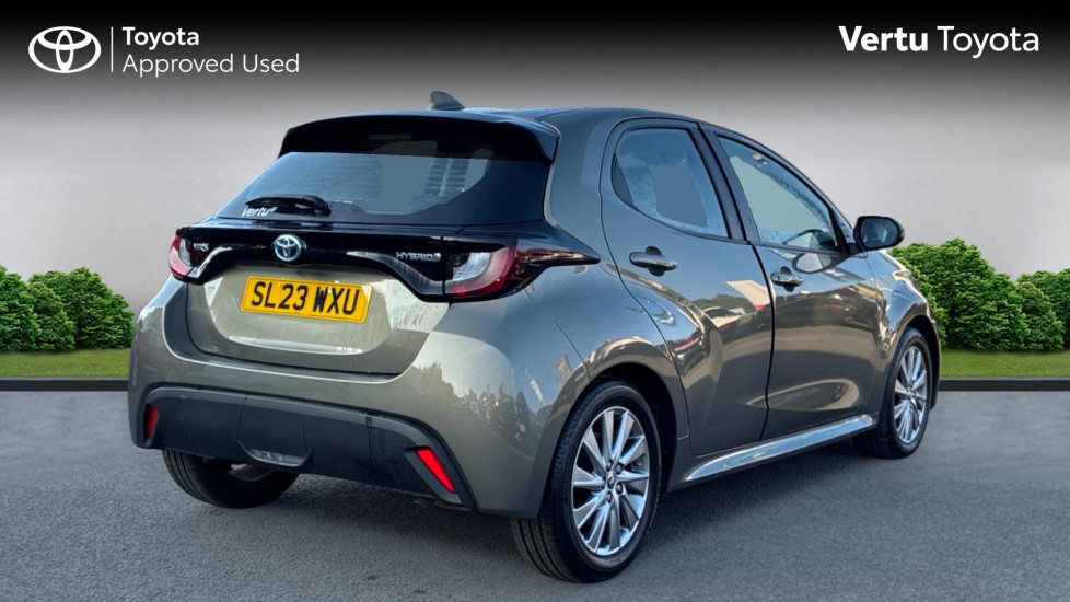 Toyota Yaris 1.5 Hybrid Icon 5dr CVT Hybrid Hatchback - Image 2