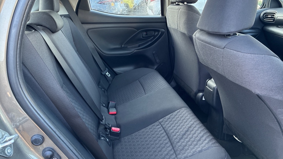 Toyota Yaris 1.5 Hybrid Icon 5dr CVT Hybrid Hatchback - Image 8