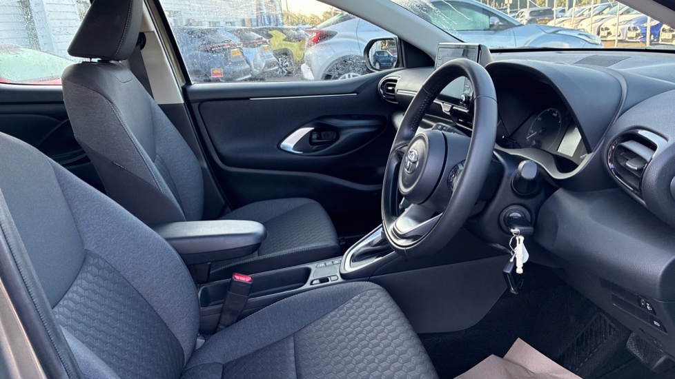 Toyota Yaris 1.5 Hybrid Icon 5dr CVT Hybrid Hatchback - Image 12