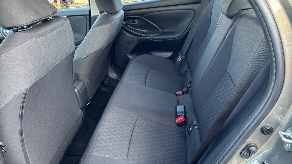 Toyota Yaris 1.5 Hybrid Icon 5dr CVT Hybrid Hatchback - Image 15