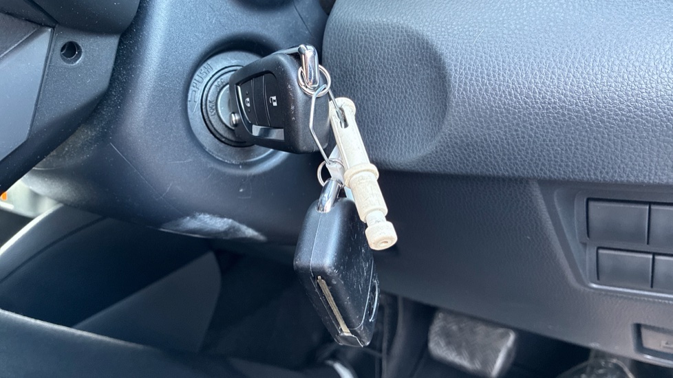 Toyota Yaris 1.5 Hybrid Icon 5dr CVT Hybrid Hatchback - Image 16