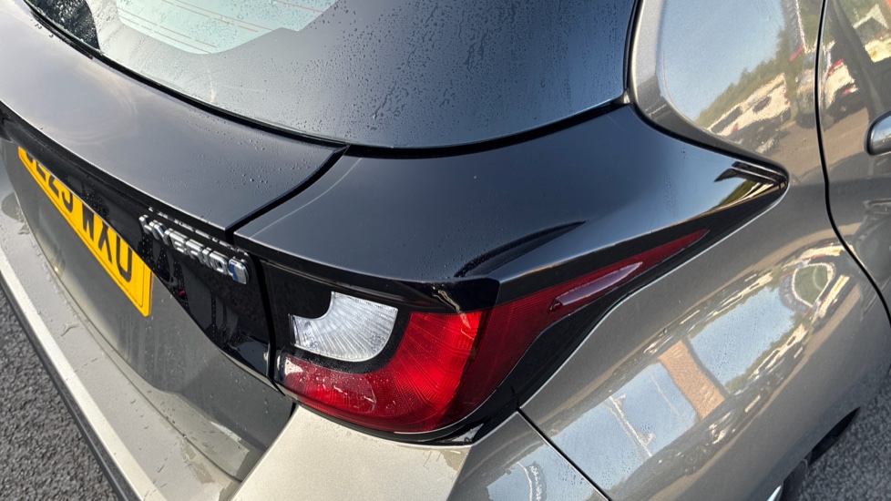 Toyota Yaris 1.5 Hybrid Icon 5dr CVT Hybrid Hatchback - Image 21