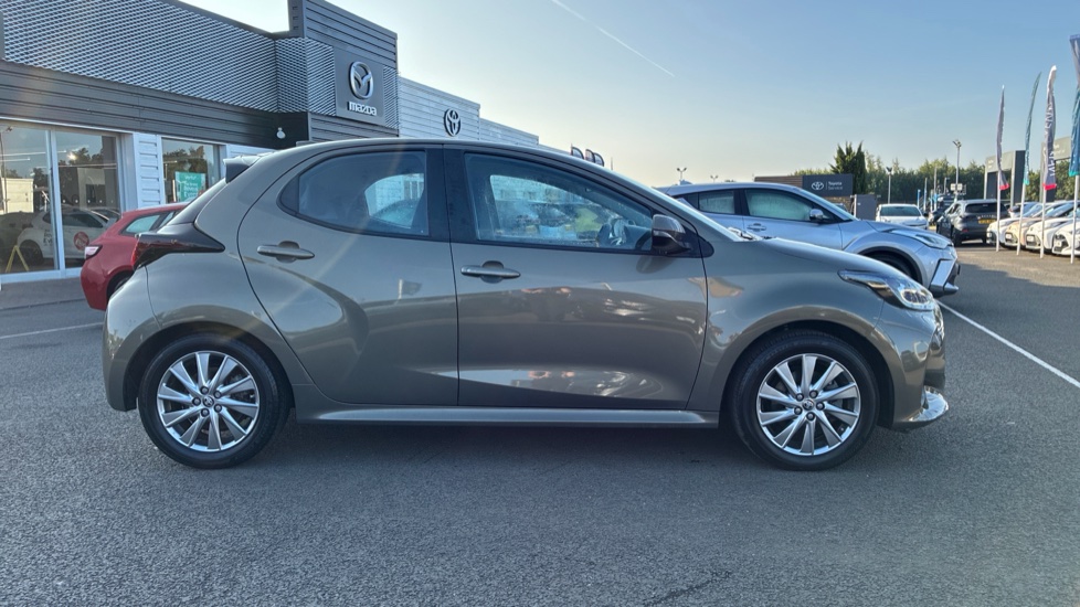 Toyota Yaris 1.5 Hybrid Icon 5dr CVT Hybrid Hatchback - Image 23
